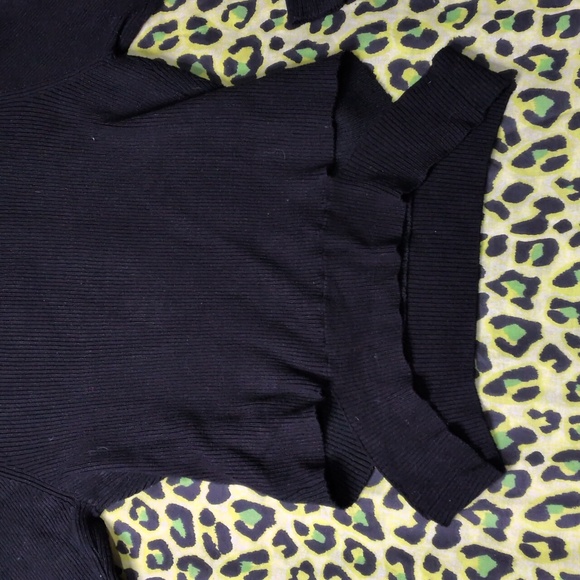 3/30 🖤Ribbed Goth Cut Out Sweater🖤 - Picture 2 of 6